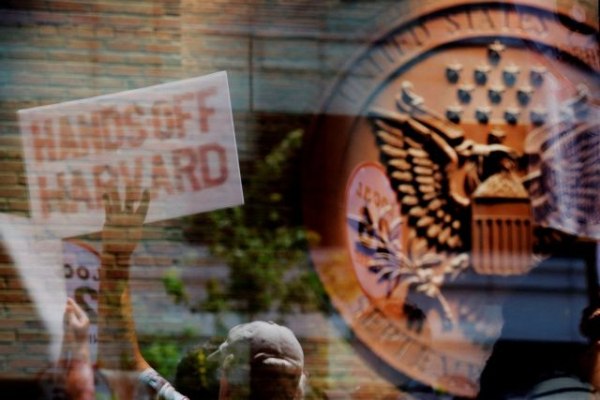 Χάρβαρντ: Δικαστήριο ακυρώνει το πάγωμα των χρηματοδοτήσεων που αποφάσισε ο Τραμπ