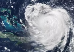 O τυφώνας Ουμπέρτο αναβαθμίστηκε σε κατηγορίας 4 σε 24 ώρες και έπειτα σε κατηγορίας 5