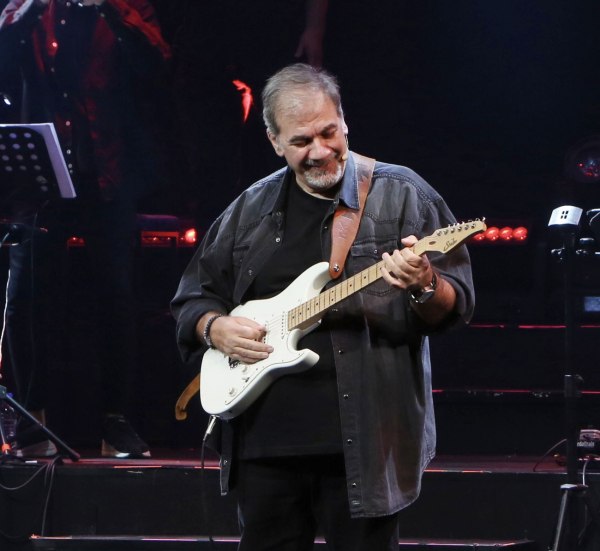 Δημήτρης Σταρόβας: «Πέρσι μετά το εγκεφαλικό δεν έλεγα ούτε μια λέξη, τώρα ανεβαίνω στη σκηνή»