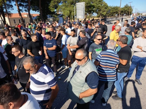 Σέρρες: Οργισμένη κινητοποίηση – Φυγαδεύτηκε ο υφυπουργός Αγροτικής Ανάπτυξης από τη SEREXPO