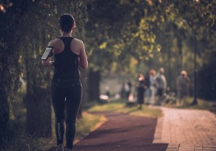 Τι είναι το retro walking και πως μας βοηθάει;