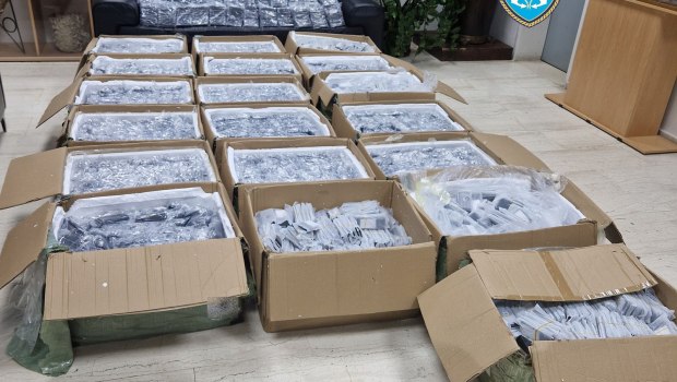 Χίος: Συνελήφθησαν δύο Τούρκοι με 12.500 κινητά τηλέφωνα – Διασυνδέσεις με την τουρκική μαφία «βλέπουν» οι Αρχές