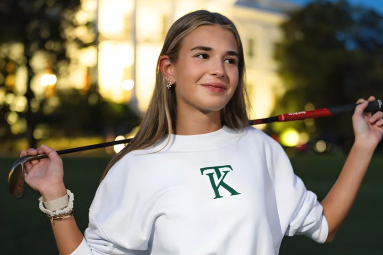 Γκολφ, μόδα, χρήμα: Η 18χρονη εγγονή του Ντόναλντ Τραμπ κοντράρει τον σύντροφο της μητέρας της, Τάιγκερ Γουντς