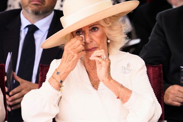 Βασίλισσα Καμίλα: Έπεσε θύμα σεξουαλικής επίθεσης ως έφηβη – Το τραύμα, η αφοσίωση, η Ζιζέλ Πελικό