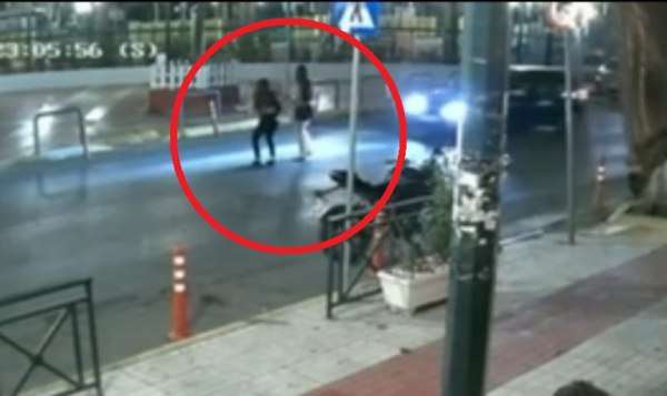 Βίντεο από το τροχαίο με εγκατάλειψη στα Καμίνια – Θύμα μια 16χρονη κοπέλα