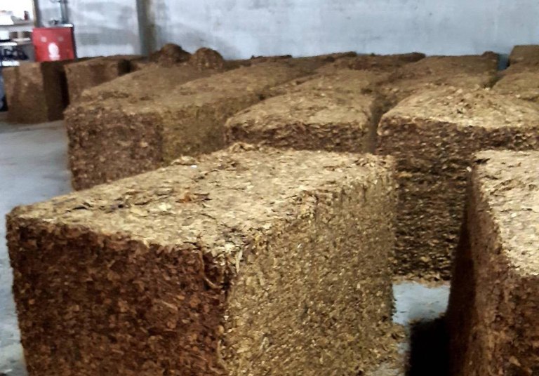 ΑΑΔΕ: Σοκαριστικά ευρήματα σε αναλύσεις παράνομων καπνικών προϊόντων – Περιττώματα ζώων, νύχια και μούχλα