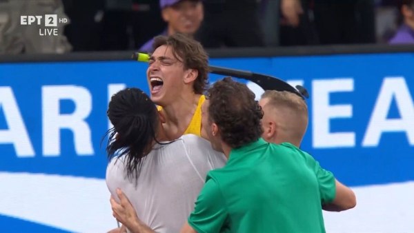 Σπουδαία στιγμή: Ο Ντουπλάντις καταρρίπτει το παγκόσμιο ρεκόρ και ο Καραλής τρέχει και τον αγκαλιάζει (vid)