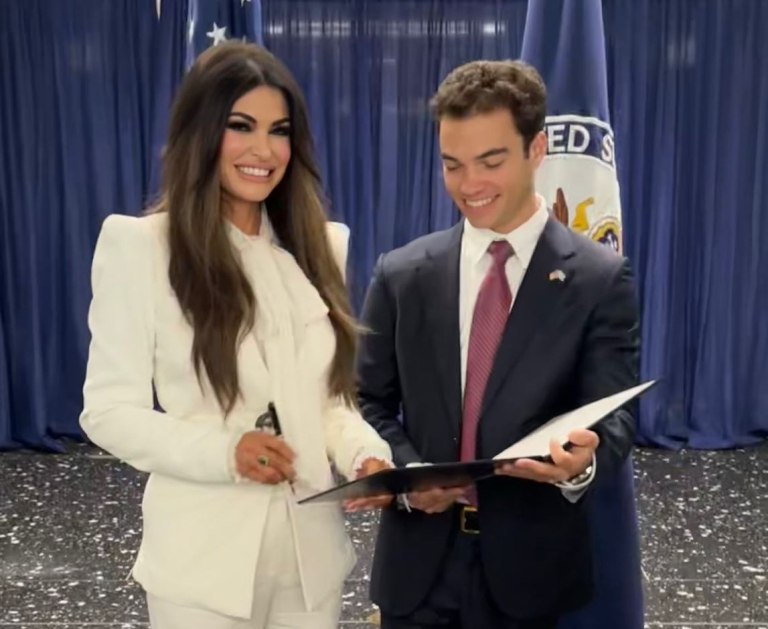 Κίμπερλι Γκίλφοϊλ: Η πρώτη ανάρτηση μετά την ορκωμοσία της ως πρέσβειρας των ΗΠΑ – Πότε αναμένεται στην Ελλάδα