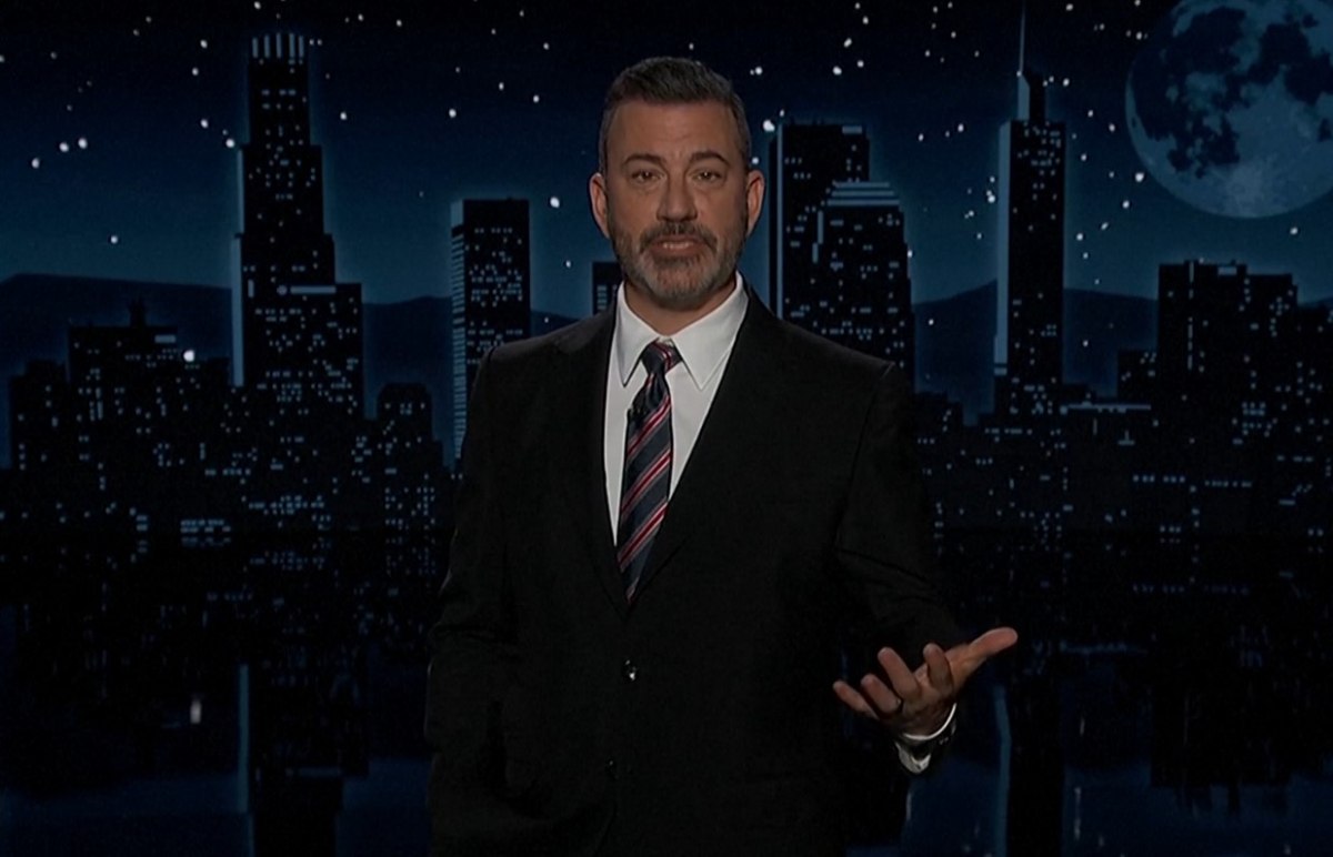 Η επιστροφή του Τζίμι Κίμελ, η συγγνώμη και οι αιχμές κατά του Τραμπ