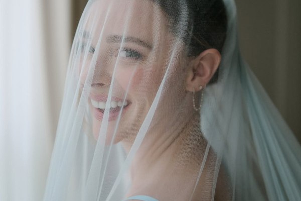 Κλόι Γκρέις Μόρετζ: Παντρεύτηκε τη σύντροφό της Κέιτ Χάρισον μετά από 7 χρόνια σχέσης