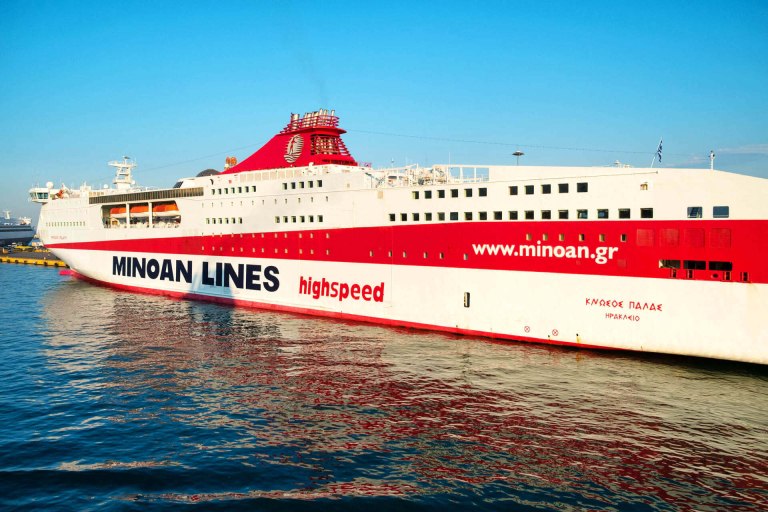 Ένταση με επιβάτες στο «Knossos Palace» – Δεν προσέγγισε τη Μήλο λόγω απαγορευτικού