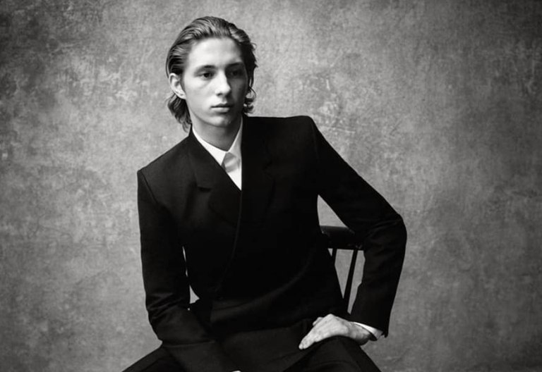 Ο πρίγκιπας – influencer κλείνει το μάτι στο Χόλιγουντ: Ο Κωνσταντίνος Αλέξιος έχει νέα σύντροφο