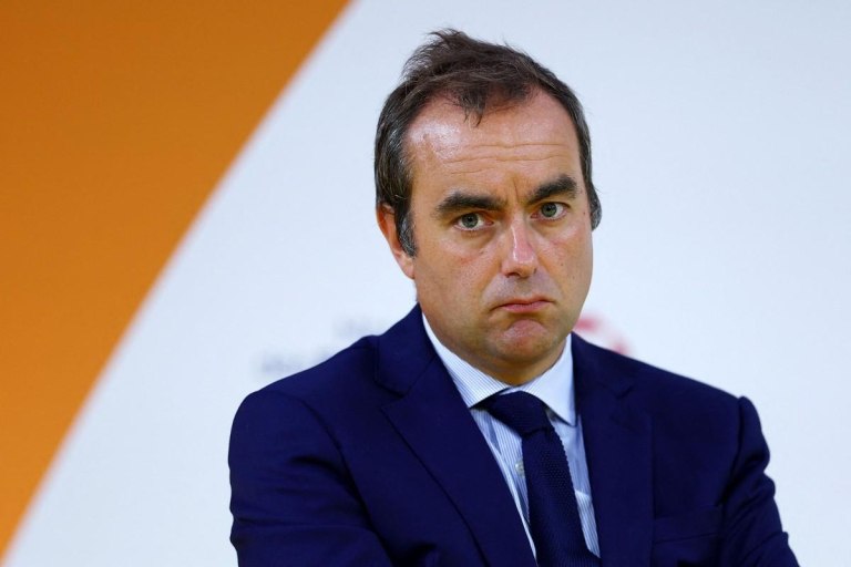 Ποια προνόμια των πρώην υπουργών θέλει να καταργήσει ο Λεκορνί