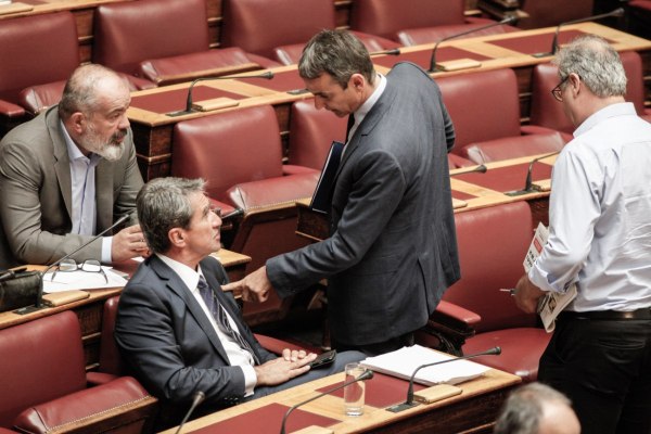 Η κυβέρνηση καρδιοχτυπά τι νέο θα της στείλει η ευρωπαϊκή εισαγγελία, η καρδιά του Λοβέρδου σκιρτούσε πάντα για τη ΝΔ