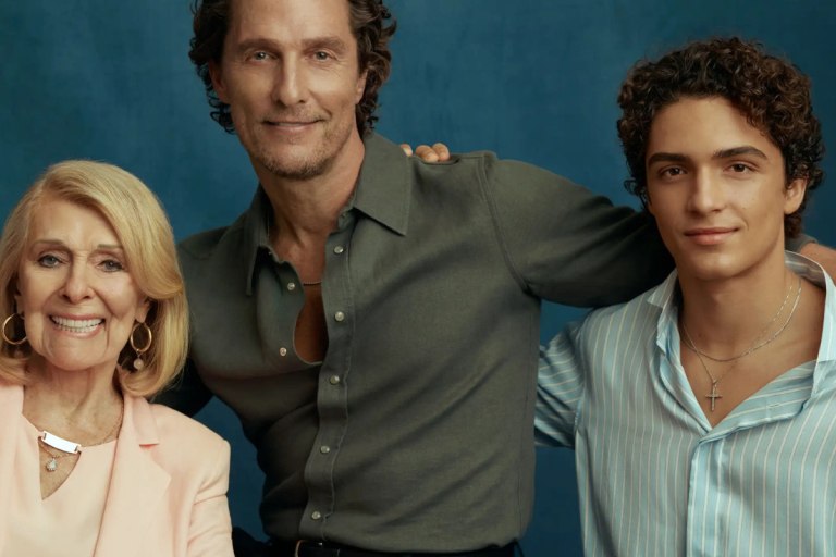 Η κουτσομπόλα μητέρα, ο ερωτύλος πατέρας, και ο ανερχόμενος σταρ: Τρεις γενιές ΜακΚόναχι σε γκρο πλάνο