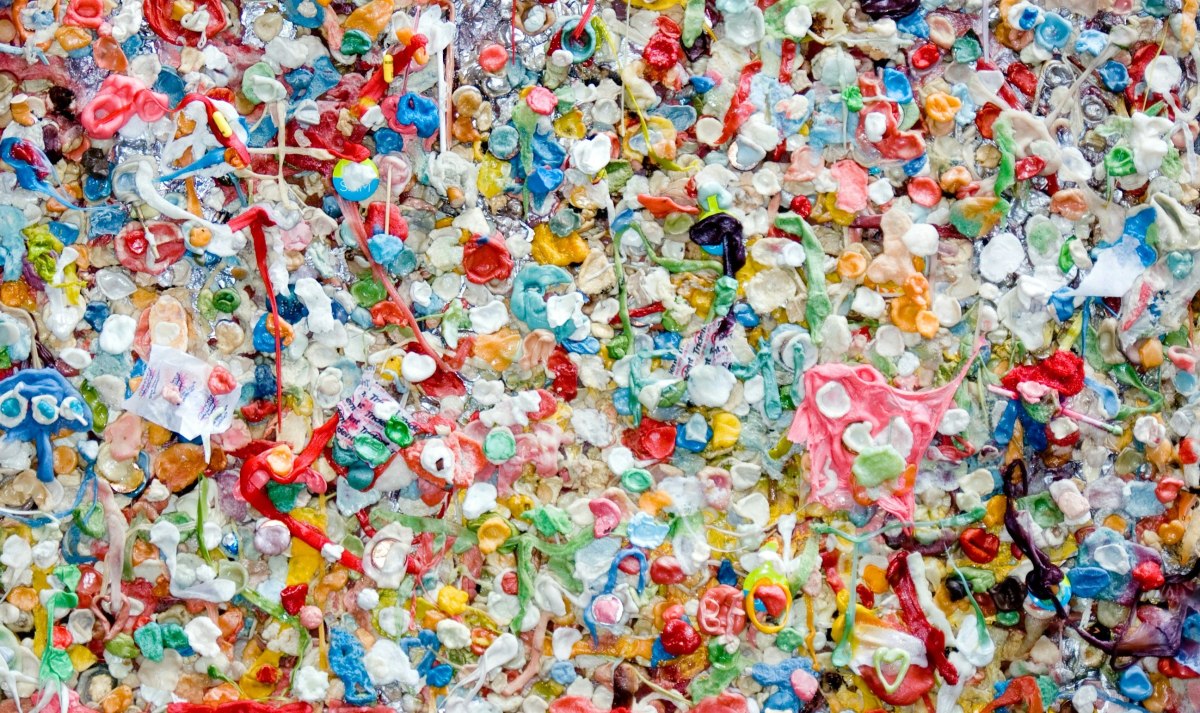 Αλτσχάιμερ: Σύνδεση με τα μικροπλαστικά που συσσωρεύονται στον εγκέφαλο έδειξε νέα έρευνα