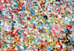 Αλτσχάιμερ: Σύνδεση με τα μικροπλαστικά που συσσωρεύονται στον εγκέφαλο έδειξε νέα έρευνα