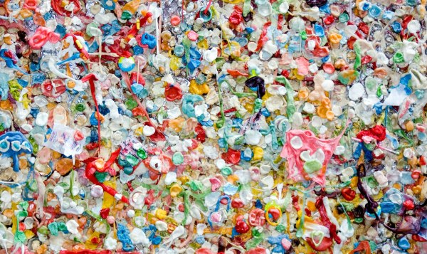 Αλτσχάιμερ: Σύνδεση με τα μικροπλαστικά που συσσωρεύονται στον εγκέφαλο έδειξε νέα έρευνα