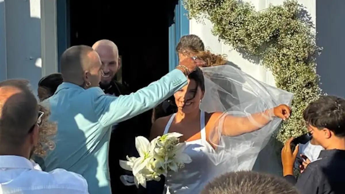 Παντρεύτηκε η κόρη του Λαυρέντη Μαχαιρίτσα – Τσακνής και Ζουγανέλης τη συνόδευσαν στην εκκλησία