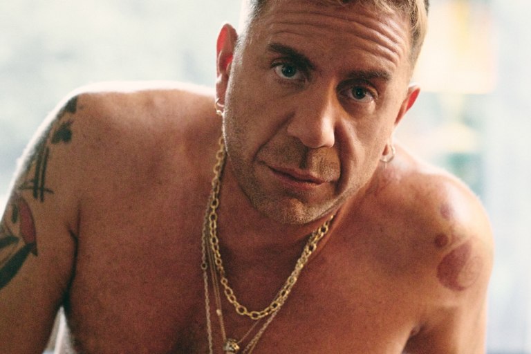 Γιώργος Μαζωνάκης: Η σχέση με τη μητέρα του, η αντίδραση του στις δηλώσεις της αδελφής του περί ουσιών – «Συντονισμένη επίθεση»