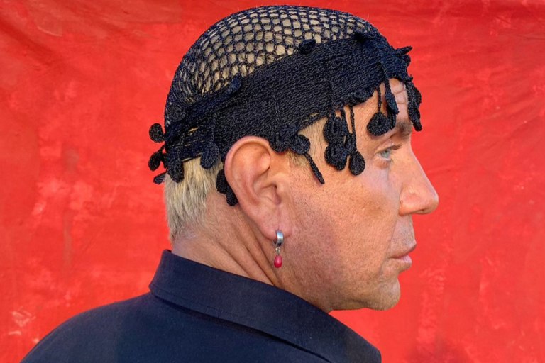 Γιώργος Μαζωνάκης: «Είναι ανάγκη να εξεταστεί γιατί είναι χρήστης ουσιών» – Η οικογένεια στην αντεπίθεση 