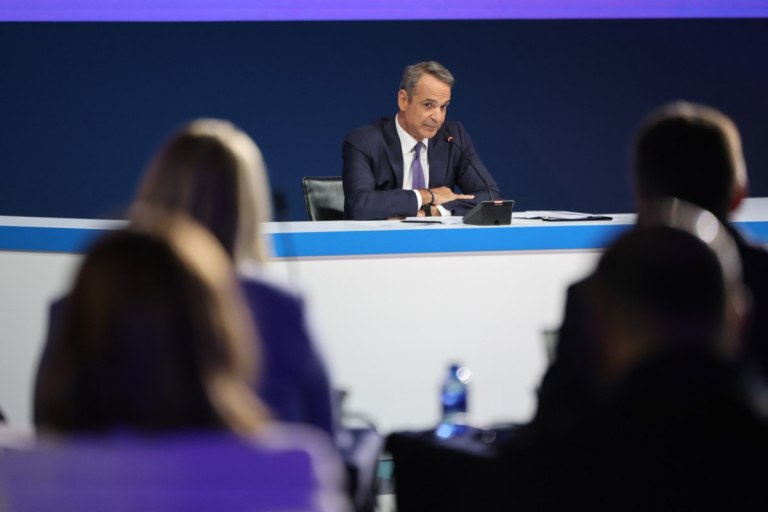 ΣΥΡΙΖΑ: Δεν ισχύει το «δεν γνωρίζω» του Μητσοτάκη στην ερώτηση για τον ΦΠΑ στη ΔΕΘ – Η δήλωση της Κομισιόν