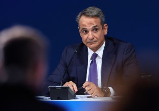 Ο πρωθυπουργός της «Μητσοτάκης ΑΕ» ανακάλυψε συμφέροντα και Μέσα που τον χτυπούν μέσω του Τσίπρα
