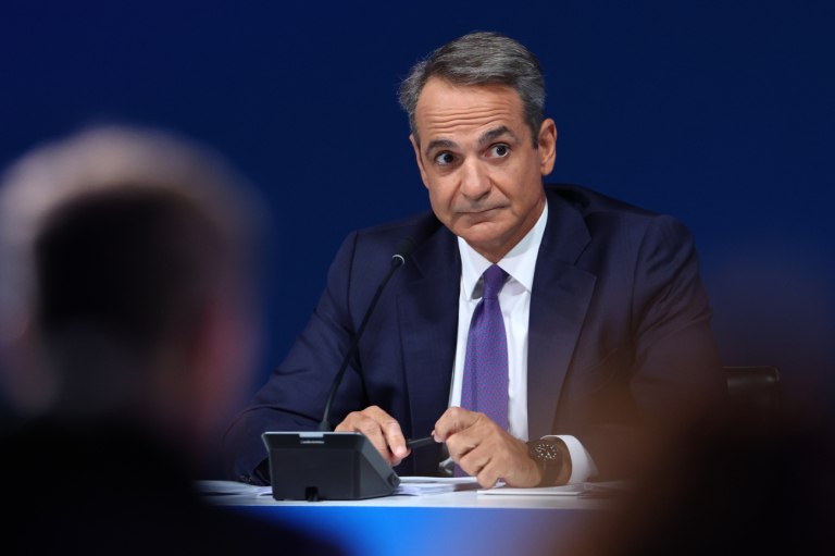 Ο πρωθυπουργός της «Μητσοτάκης ΑΕ» ανακάλυψε συμφέροντα και Μέσα που τον χτυπούν μέσω του Τσίπρα