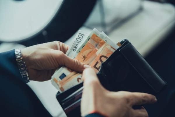 Κόντρα ΠΑΣΟΚ – ΥΠΕΝ για τη «Μαύρη Βίβλιο» – «Ποιος, πραγματικά, θολώνει τα νερά;»