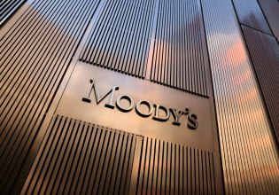 Χωρίς αναβάθμιση της οικονομίας ο «χρησμός» της Moody’s