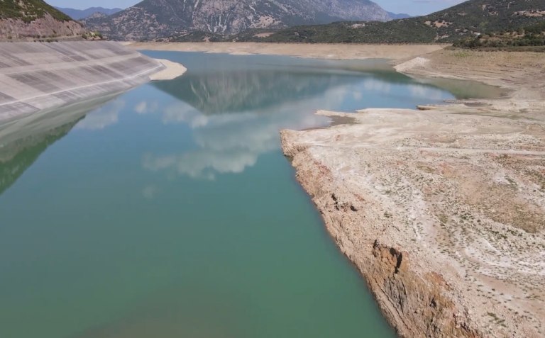 Λειψυδρία: Βίντεο drone αποτυπώνει τη ζοφερή κατάσταση που επικρατεί στον Μόρνο