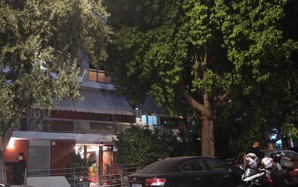 Νέος Κόσμος: Φόνο και αυτοκτονία δείχνουν τα πρώτα στοιχεία – Τι λένε οι γείτονες για το ζευγάρι που βρέθηκε νεκρό