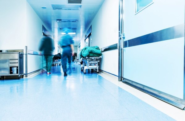 Σοβαρές ελλείψεις σε ογκολογικό νοσοκομείο της Αττικής – «Δεν έχουν σεντόνια να αλλάξουν»