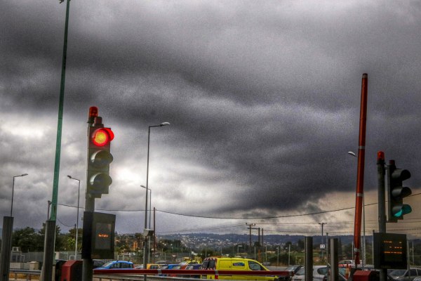 Βουτιά της θερμοκρασίας, θυελλώδεις άνεμοι και καταιγίδες – Πόσο θα διαρκέσει η κακοκαιρία «τύπου Π»