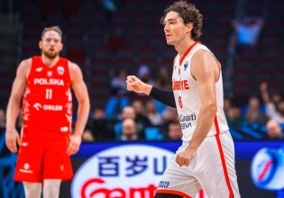 Πλήγμα για την Τουρκία: Ο Οσμάν τραυματίστηκε και έφυγε υποβασταζόμενος