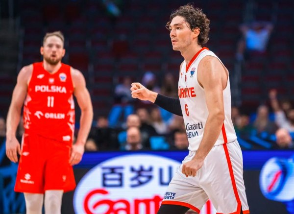 Πλήγμα για την Τουρκία: Ο Οσμάν τραυματίστηκε και έφυγε υποβασταζόμενος