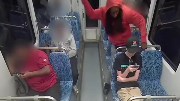 ΗΠΑ: Σοκ με την εν ψυχρώ δολοφονία 23χρονης σε τρένο – Τη μαχαίρωσε στο λαιμό και έφυγε ατάραχος