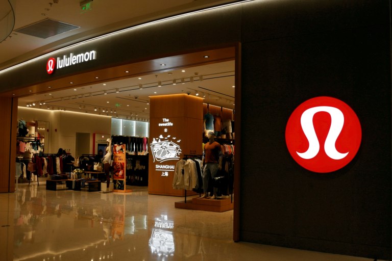 Βγαίνει από τη μόδα η Lululemon;