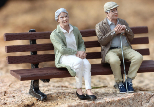 Επικουρικές συντάξεις: Χωρίς αυξήσεις και με το σταγονόμετρο η απονομή τους