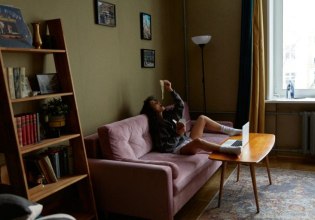 Gen Z και millennials βάζουν στον «πάγο» τον γάμο και την οικογένεια λόγω του αυξημένου κόστους ζωής