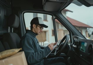 Ψηφιακό δελτίο αποστολής: Παρατείνεται για το 2026 η καθολική εφαρμογή του – Οι εξαιρέσεις