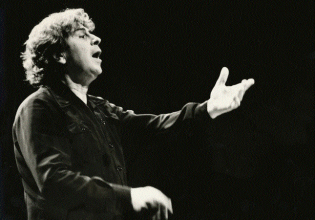 Μίκης Θεοδωράκης: Σημείο αναφοράς και μέτρο ηθικής αντοχής