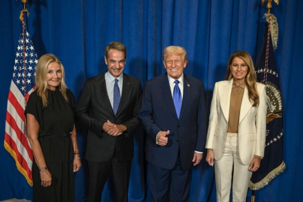 Μητσοτάκης: Εξαφάλισε τουλάχιστον μια φωτογραφία με τον Τραμπ από τη δεξίωση