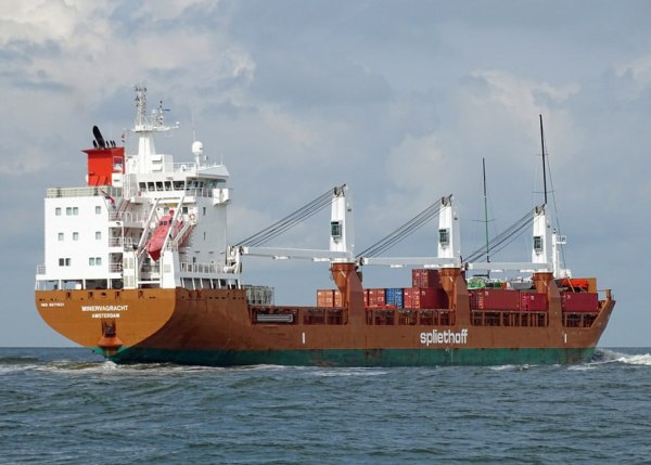 Πυραυλική επίθεση με δύο τραυματίες σε φορτηγό πλοίο στον Κόλπο του Άντεν