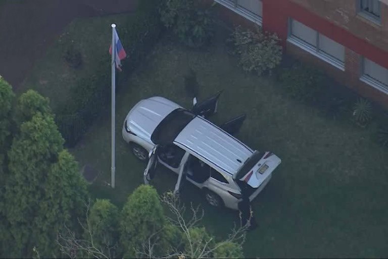Αυστραλία: Όχημα μπήκε στο προξενείο της Ρωσίας στο Σίδνεϋ σπάζοντας τις πύλες [βίντεο]
