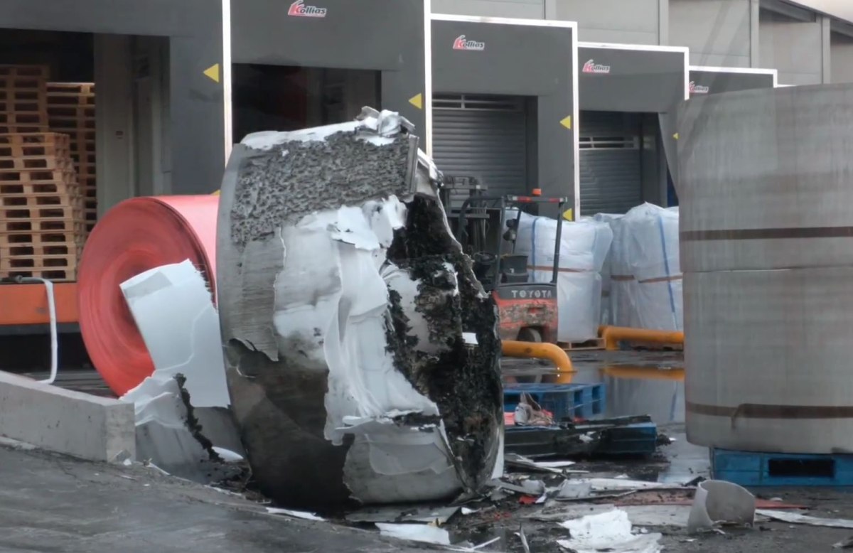 Φωτιά σε αποθήκη εργοστασίου με πλαστικά στην Κηφισιά