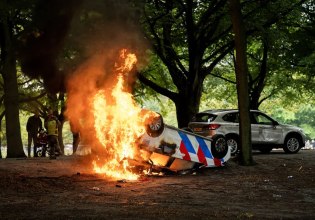 Ολλανδία: Σοβαρά επεισόδια στην Χάγη ανάμεσα σε ακροδεξιούς χούλιγκαν και αστυνομία [Βίντεο]
