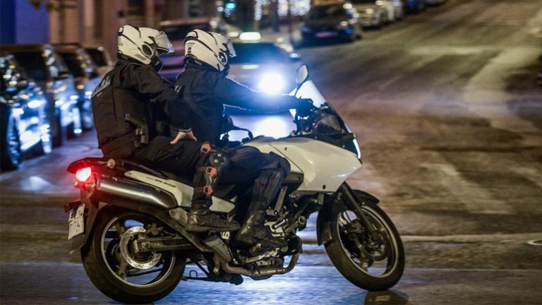 Ρόδος: Συνελήφθη οδηγός μηχανής που έτρεχε με 200 χλμ./ώρα – Παραβίασε ερυθρούς σηματοδότες και STOP