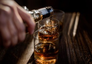 Ρωσία: Τουλάχιστον εφτά άνθρωποι πέθαναν μετά την κατανάλωση νοθευμένου αλκοόλ