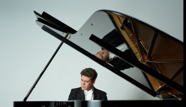 Κρατική Ορχήστρα Αθηνών: Ακυρώνει τη συναυλία του Ρώσου πιανίστα Ντένις Ματσούεφ που στηρίζει τον Πούτιν